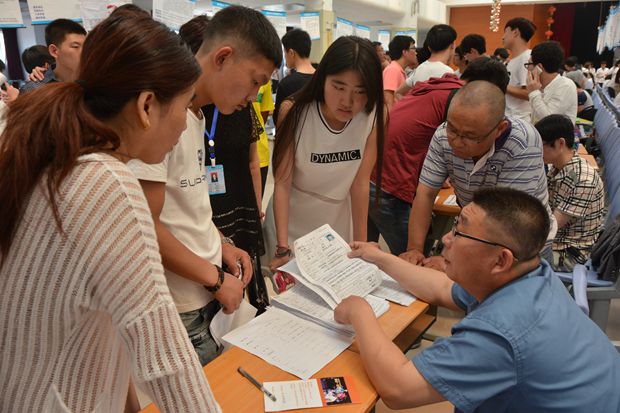 学院举办2016届毕业生校园招聘会