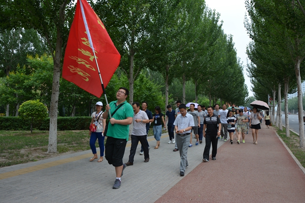 学院扎实推进在职党员进社区义务服务日